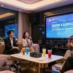 강남가라오케 프라이빗 룸에서 즐거운 시간을 보내는 모습, 세련된 조명과 분위기